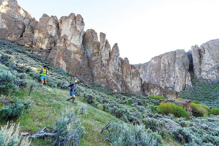 Descending into Louse Canyon to begin the adventure.