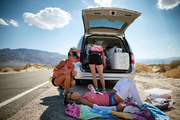 Shannon in the extreme heat of the 2013 Badwater 135 in Death Valley, California. Photos by Lucy Nicholson/Reuters